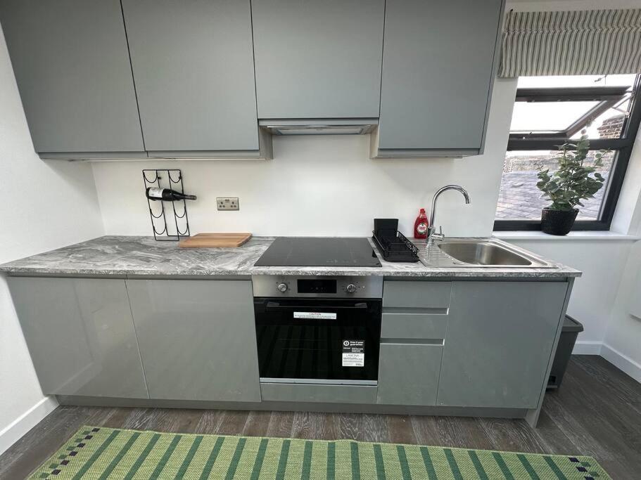 Lovely New Decor Studio - 4 The Southwell * Londra