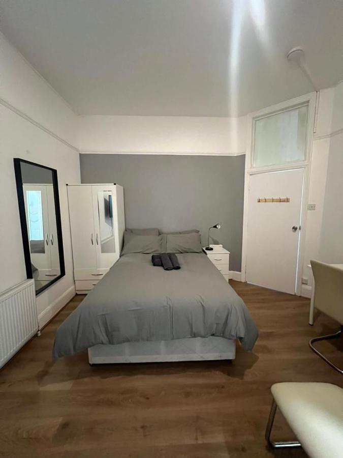 Appartement Private Self Contained Studio In The Heart Of Golders Londen