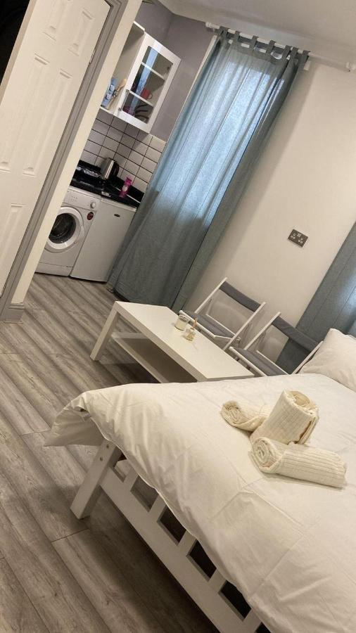 Remarkable 1-bed In Lägenhet London
