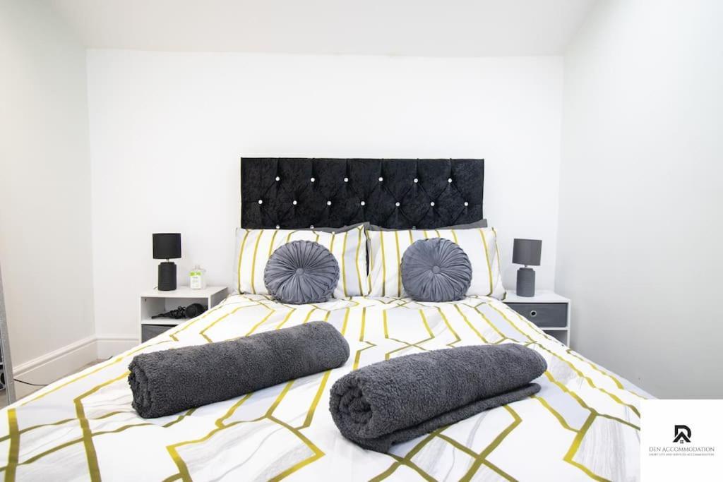Lejlighed Weekly & Monthly - Beautiful 2 Bed House With Free Parking - Relocation, Business & Group - 5 Guests - By Den Short Lets & Serviced Accommodation, Woolwich *