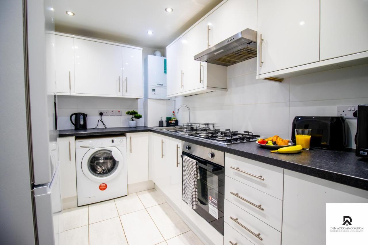 Lejlighed Weekly & Monthly - Beautiful 2 Bed House With Free Parking - Relocation, Business & Group - 5 Guests - By Den Short Lets & Serviced Accommodation, Woolwich London