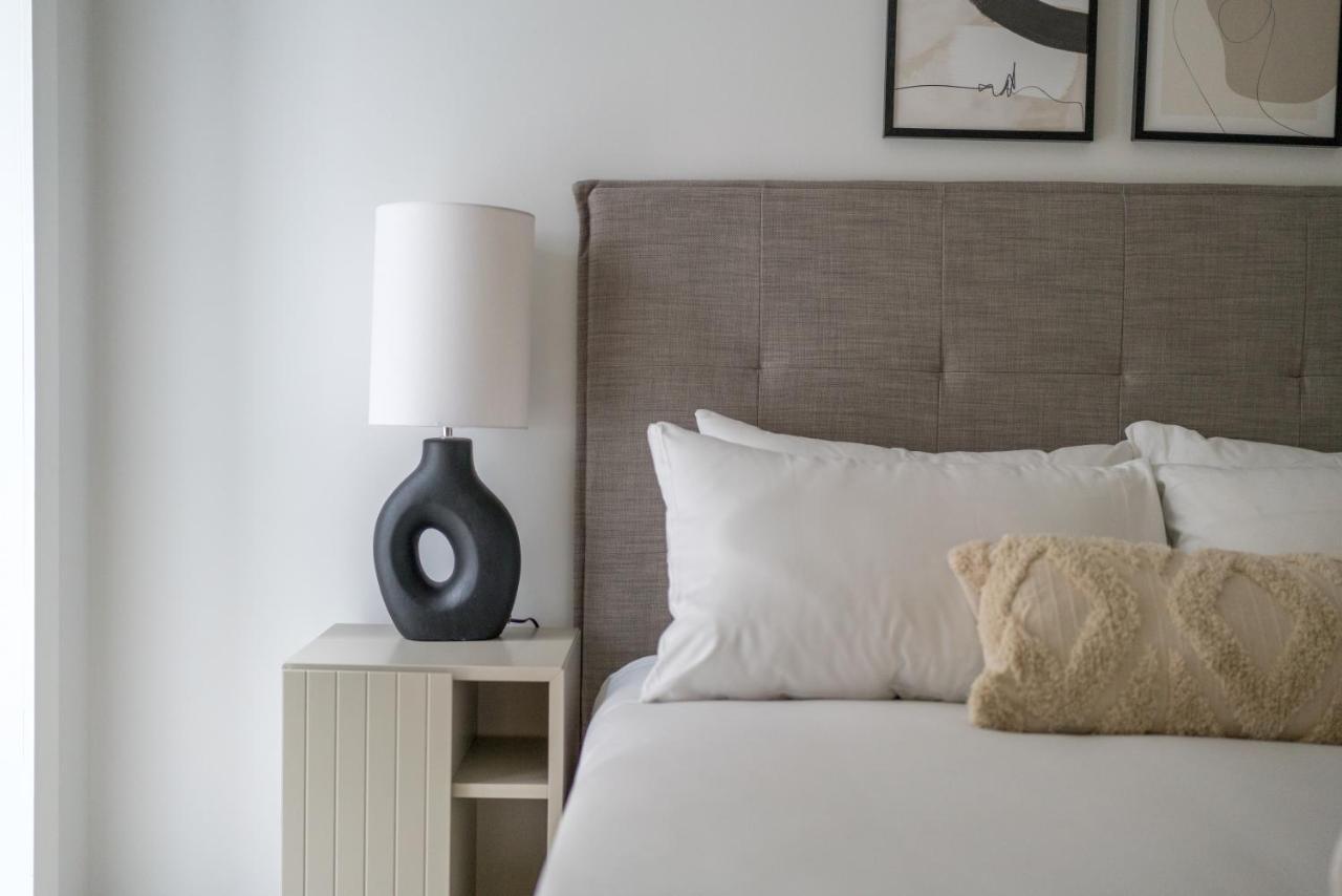 Joivy Stylish 3 Bed, 3 Bath House With Private Courtyard In Chelsea * London