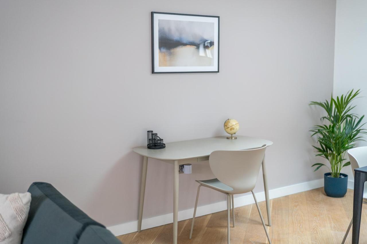 Semesterbostad Joivy Stylish 3 Bed, 3 Bath House With Private Courtyard In Chelsea London