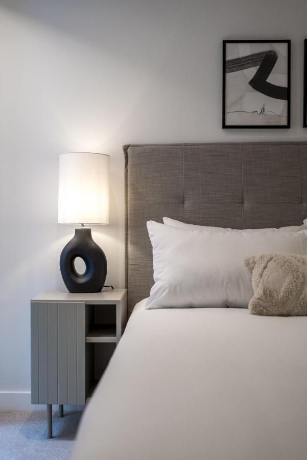 Joivy Stylish 3 Bed, 3 Bath House With Private Courtyard In Chelsea Semesterbostad London