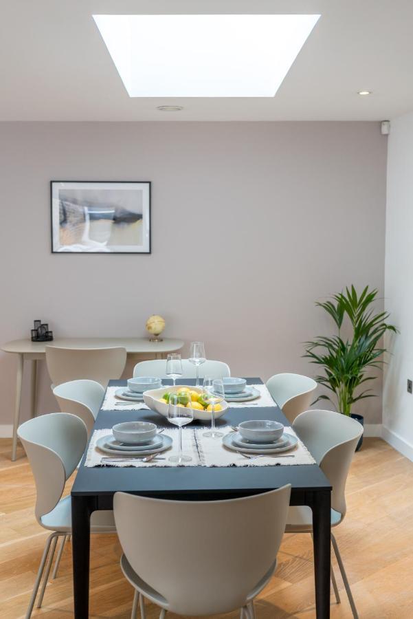 Joivy Stylish 3 Bed, 3 Bath House With Private Courtyard In Chelsea Semesterbostad
