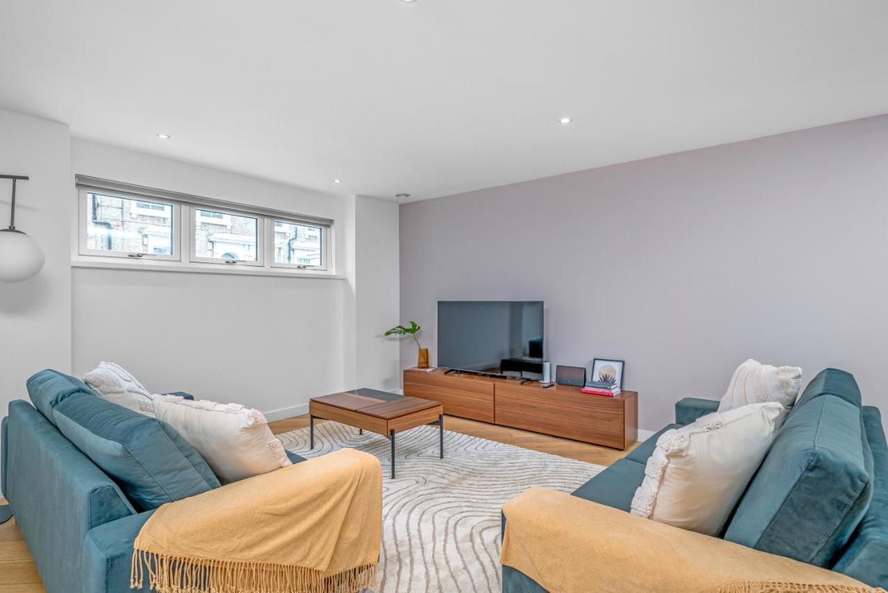 Joivy Stylish 3 Bed, 3 Bath House With Private Courtyard In Chelsea Semesterbostad London