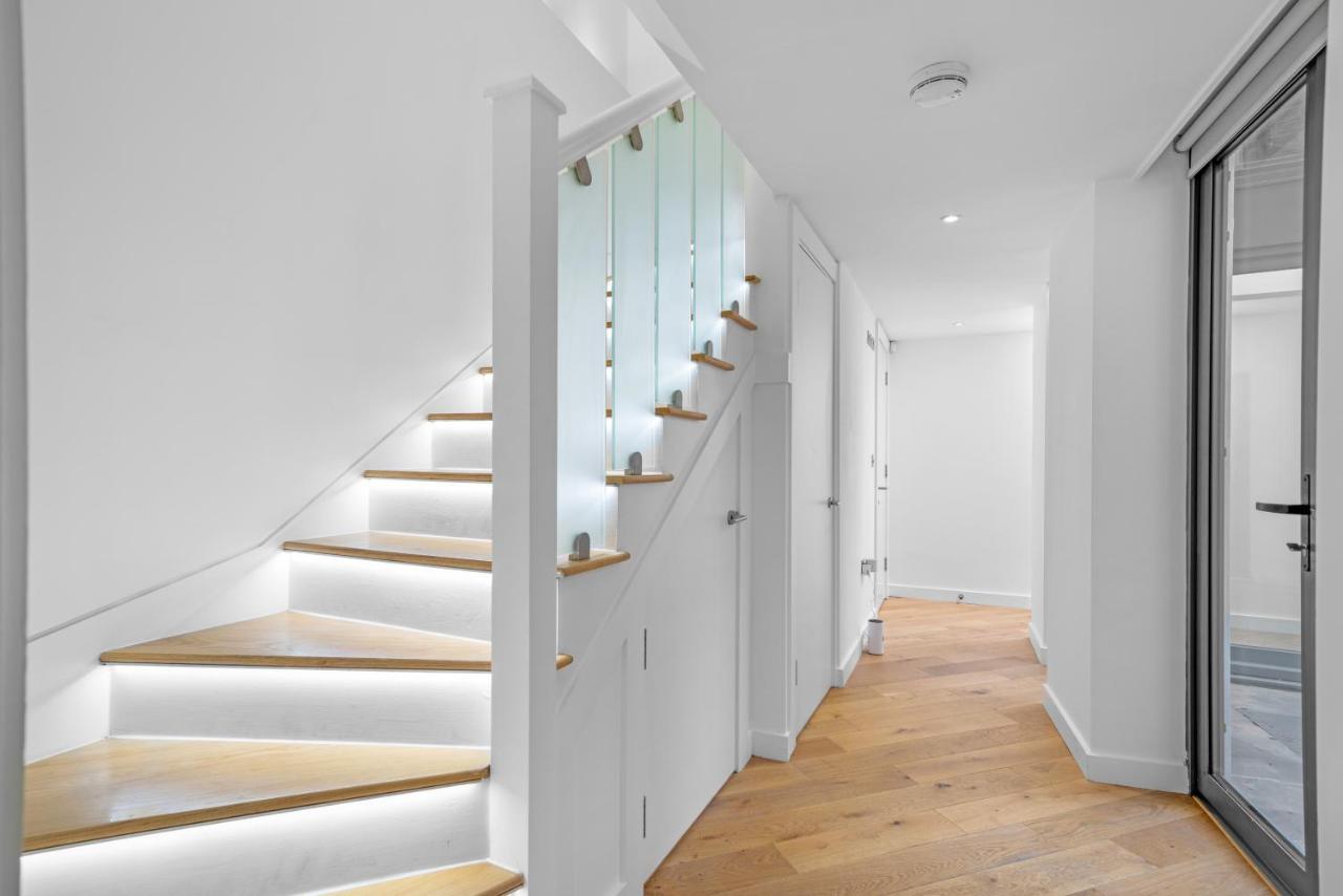 Joivy Stylish 3 Bed, 3 Bath House With Private Courtyard In Chelsea *