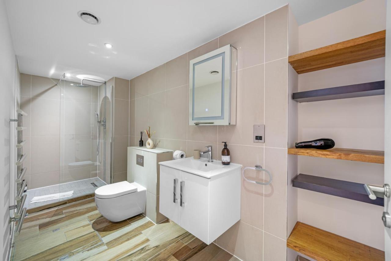 Joivy Stylish 3 Bed, 3 Bath House With Private Courtyard In Chelsea *