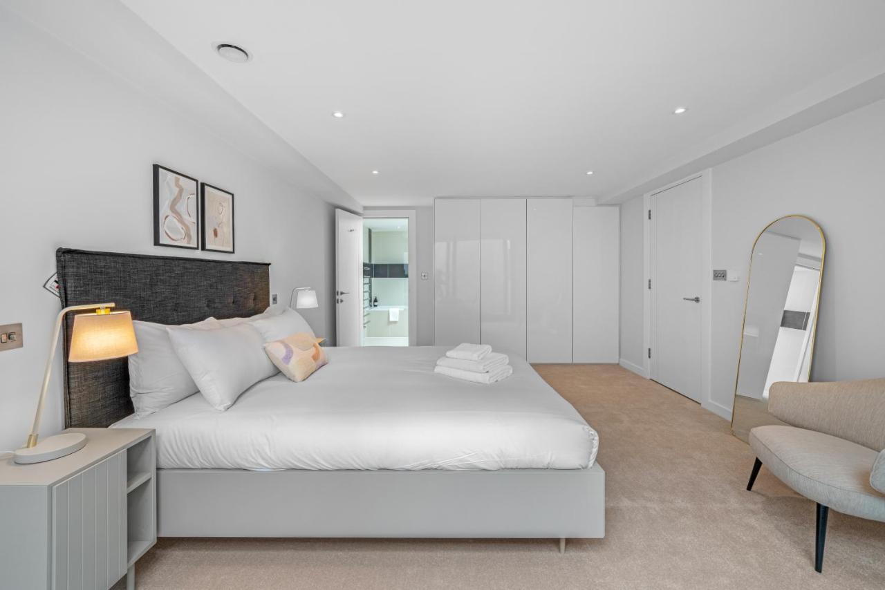 Joivy Stylish 3 Bed, 3 Bath House With Private Courtyard In Chelsea Semesterbostad London