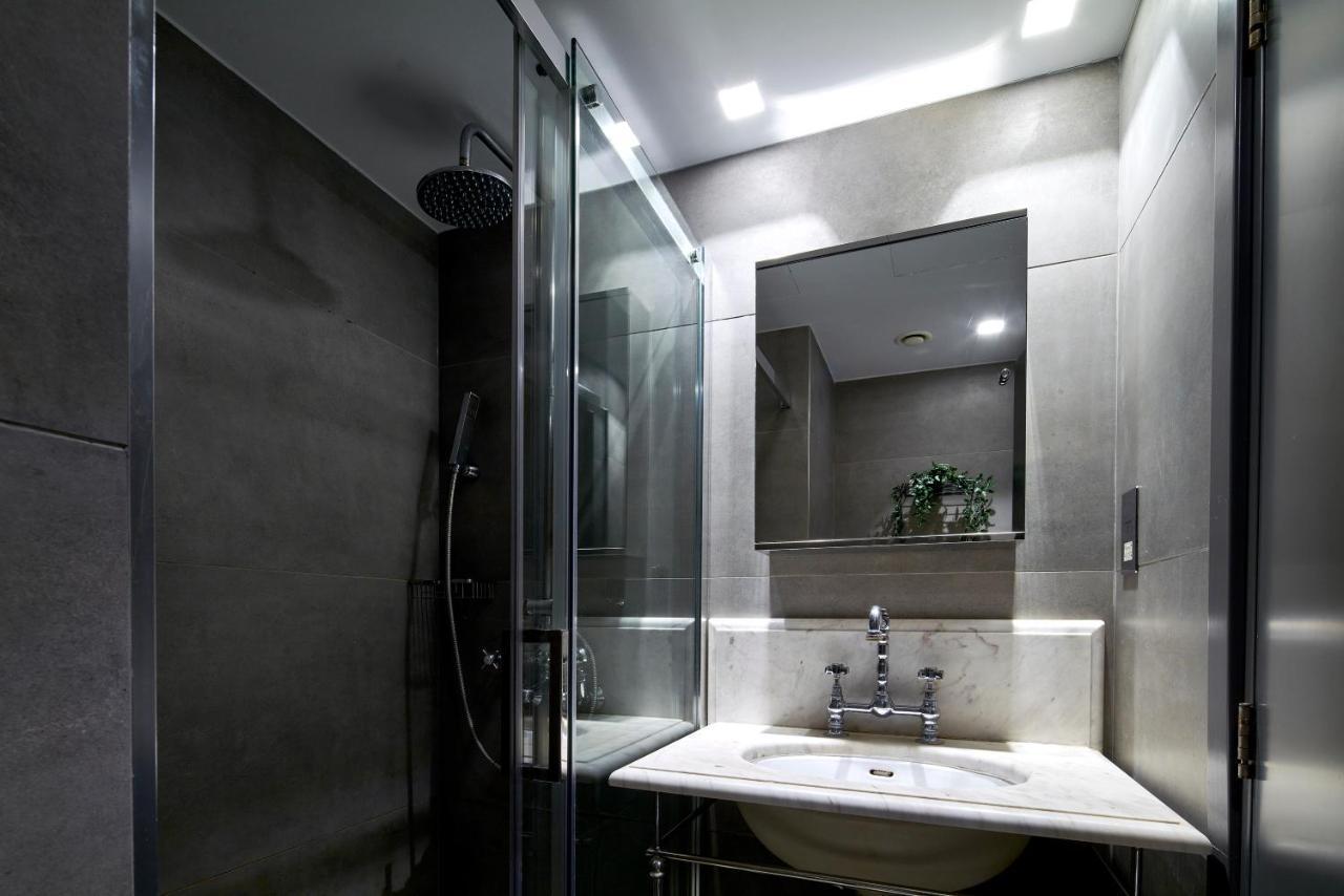 Paddington Apartment *