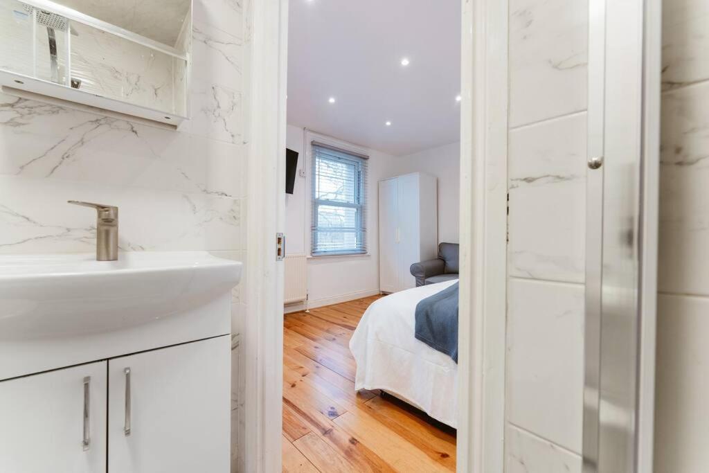 Lejlighed Your Lovely Studio Flat- West3 London