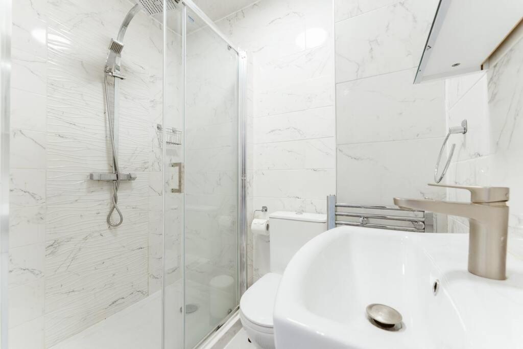 Your Lovely Studio Flat- West3 Lejlighed London