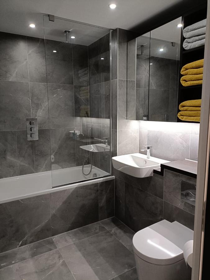 Appartamento One West Point , Icon Tower