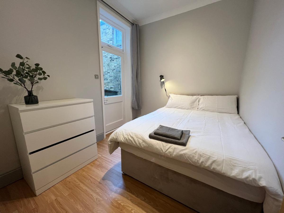 Apartment Lovely 2-bedroom Victorian Flats *