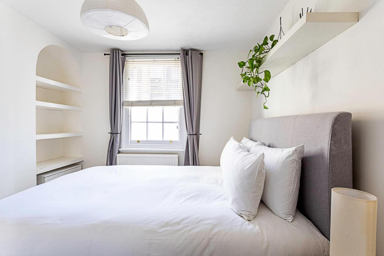 Gorgeous Angel Flat London