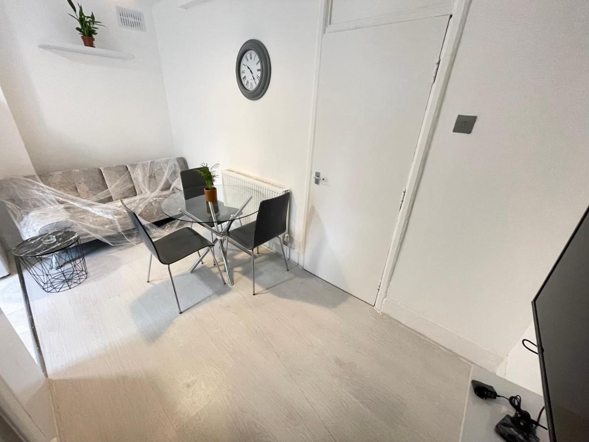 One Bedroom Flat Miles Lejlighed London