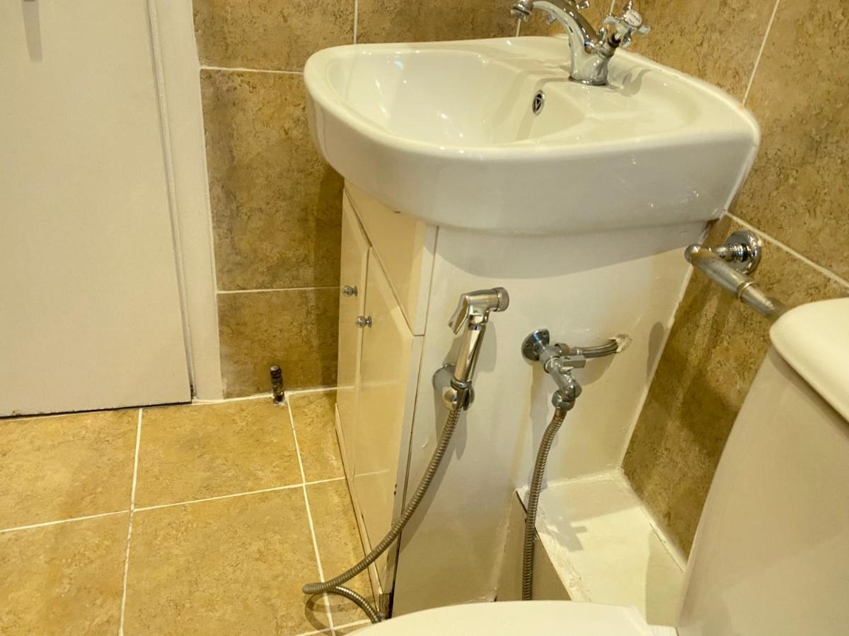 Remarkable In Apartment London