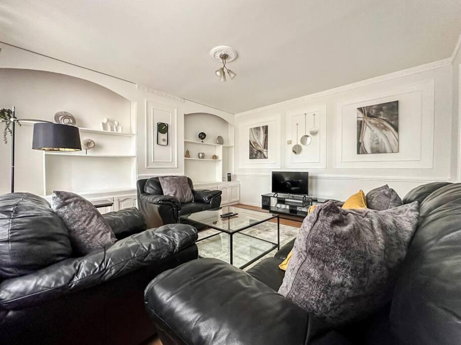Newly Refurbished 3 Bed House Near O2 Arena Londra