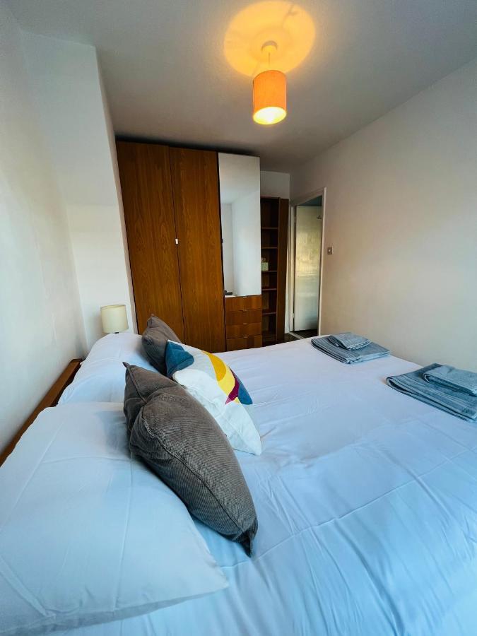 Cosy Bedroom Near Oval Station - Shared Bathroom Séjour chez l'habitant