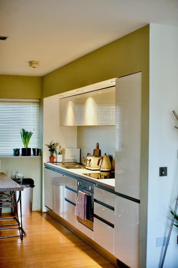 Zen Life With Urban Views - E8 Chic Lejlighed London