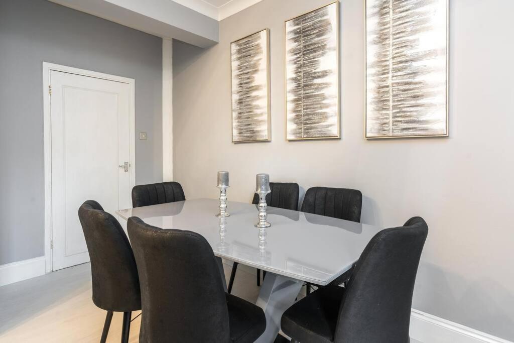 Exceptional Spacious Leilighet *