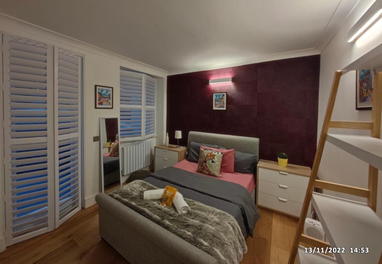 Cosy With 2 Bedrooms Apartment