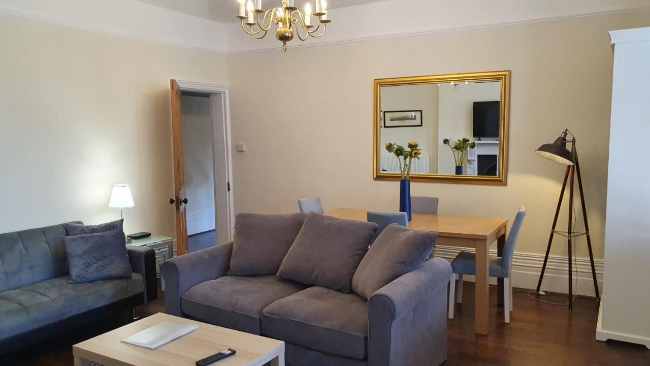 Spacious Central 2 Bedroom Mansion Block Lägenhet
