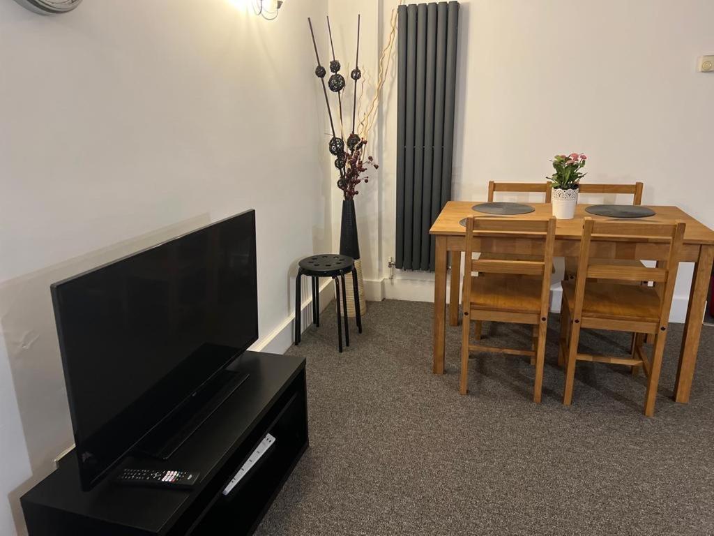 Entire 2-bedroom Flat In Camden Londen