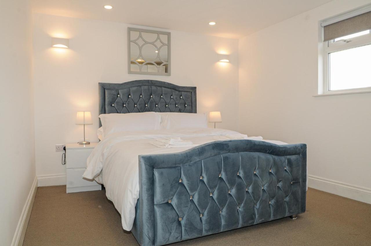 Luxury 5 Star - Parking, Garden, Nr Greater Metro Stations Appartement Londen