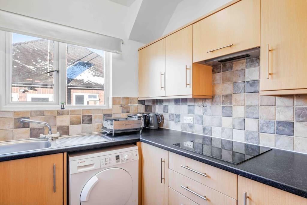 Duplex 3 Bedroom Flat Golders * Londra