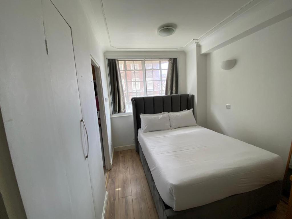At Chelsea Cloister Appartement