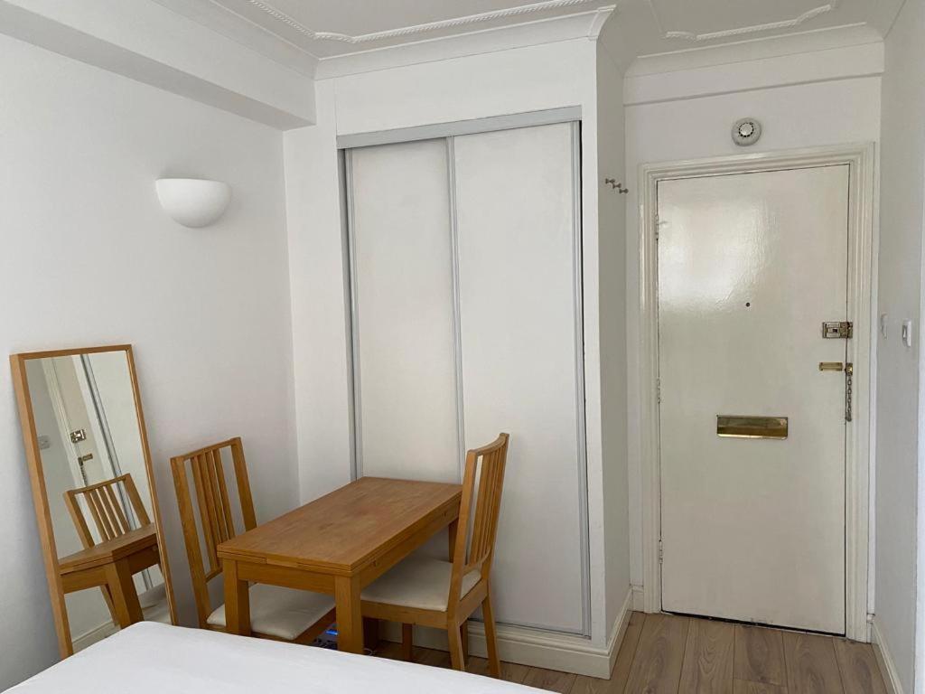 Appartement At Chelsea Cloister