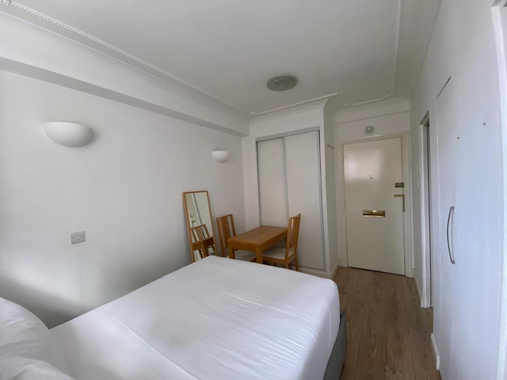Appartement At Chelsea Cloister *