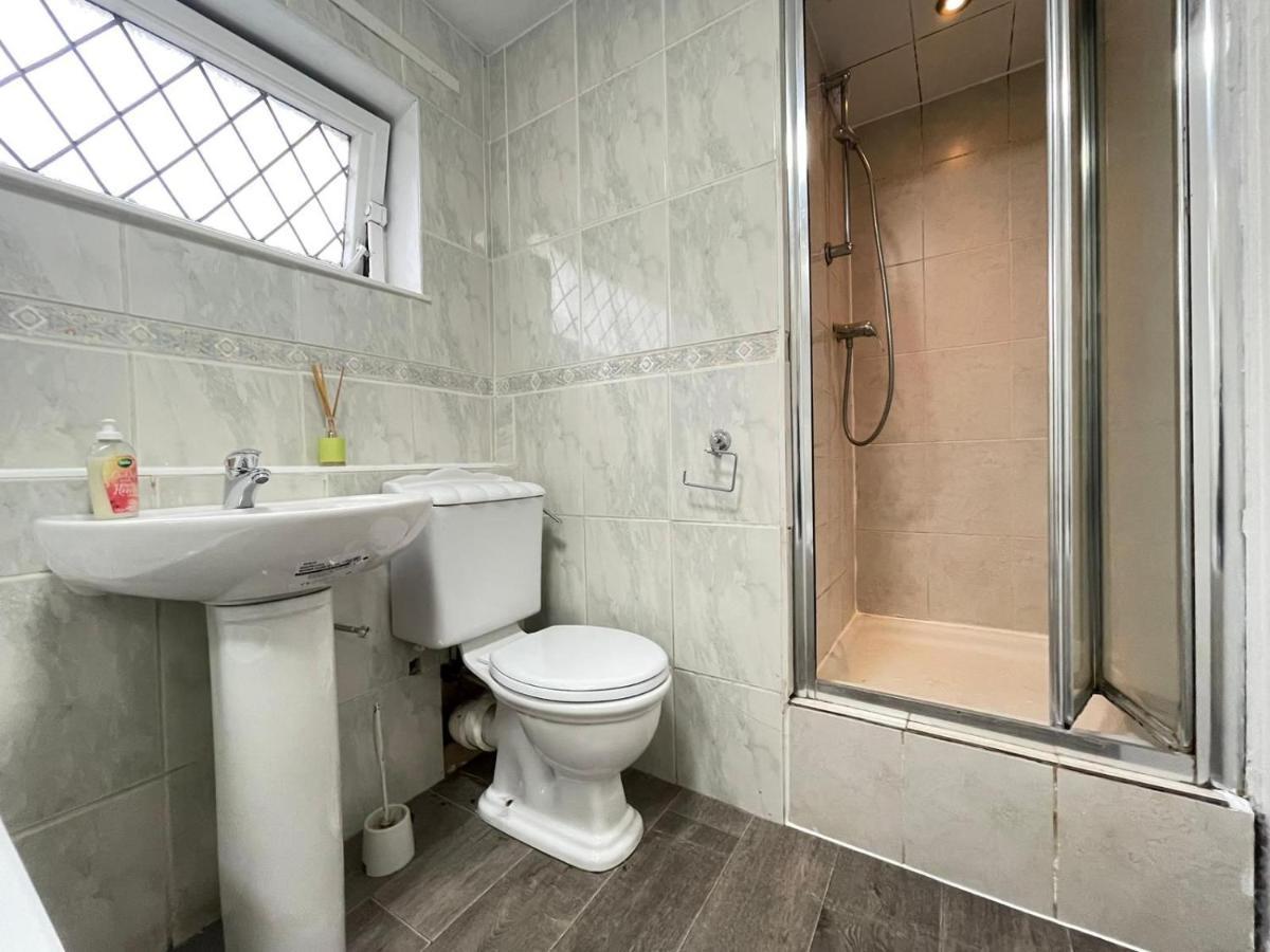 Spacious Bedroom In Beckton Séjour chez l'habitant