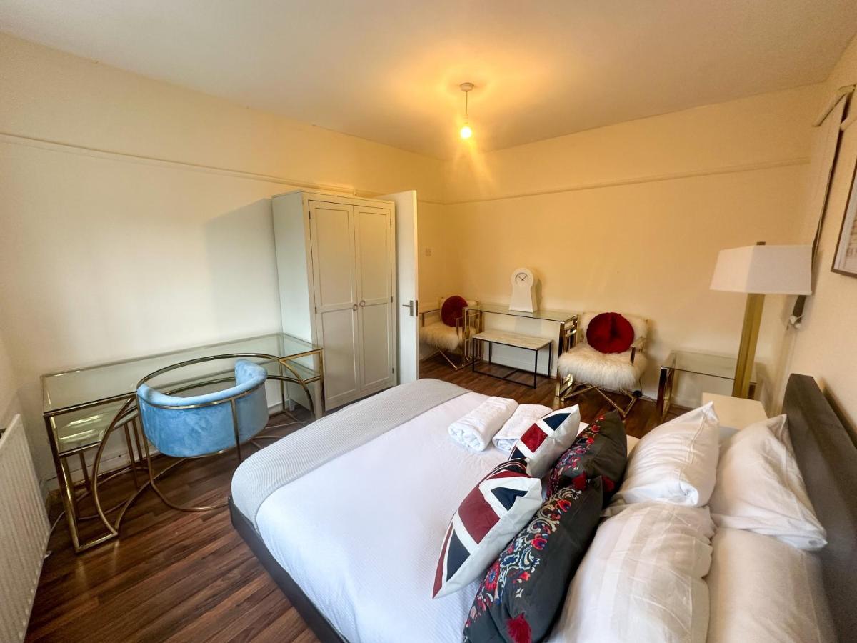 Eversholt Flats Apartment *