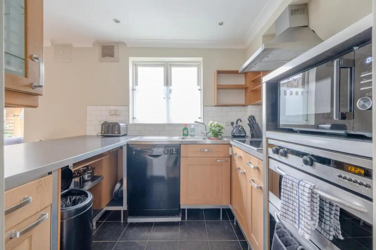 Lovely 1 Bedroom With Patio - 10 Mins From Hyde Park Leilighet *