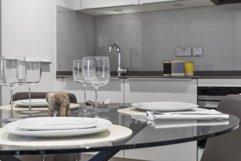 City View 1 Bedroom Flat * Londra