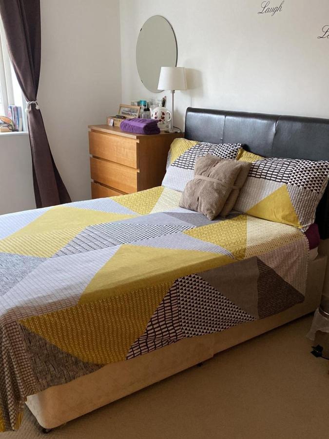 Modern Lovely Bedroom Close To Stations In East London, Zone 2 *