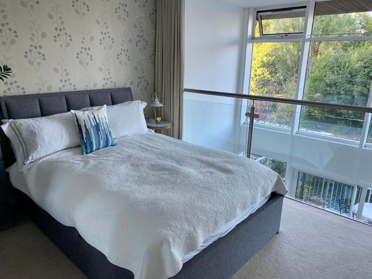 Luxury Canal-front 2 Bedroom Loft Appartamento Londra