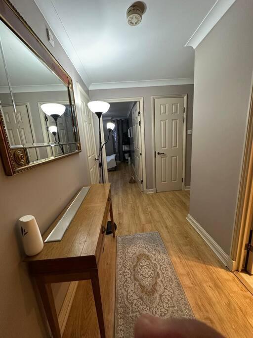A 2 Standard Bedrooms Flat Leilighet London