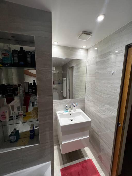 Leilighet Stylish One Bedroom Flat Furnished
