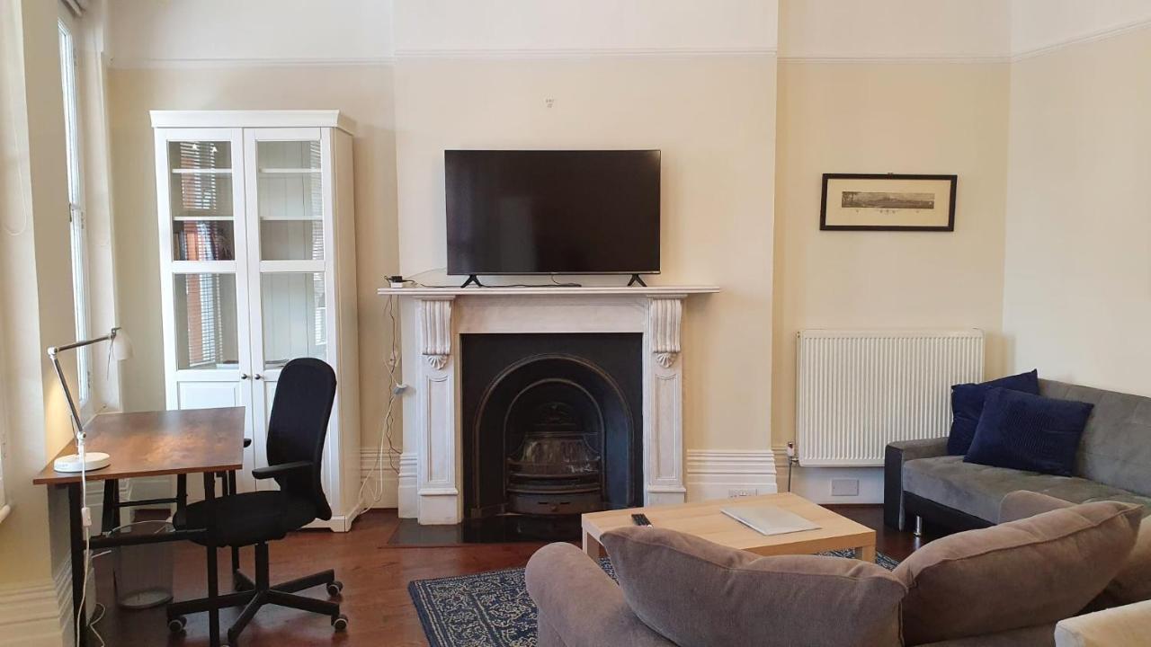 Apartment Spacious Central 2 Bedroom Mansion Block