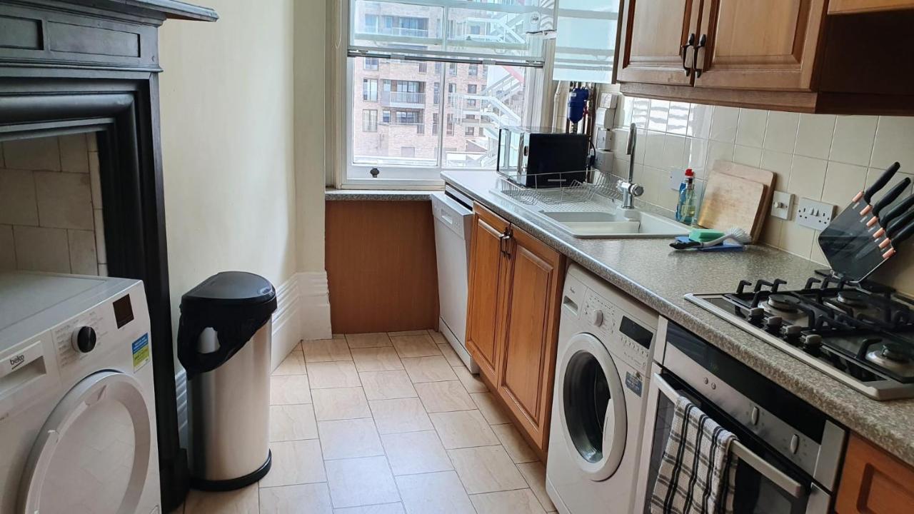 Apartment Spacious Central 2 Bedroom Mansion Block *