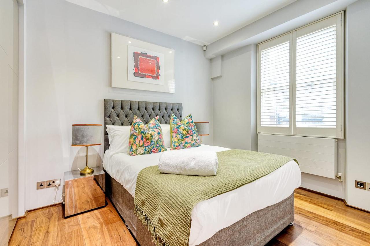 Modernized South Kensington Lejlighed *