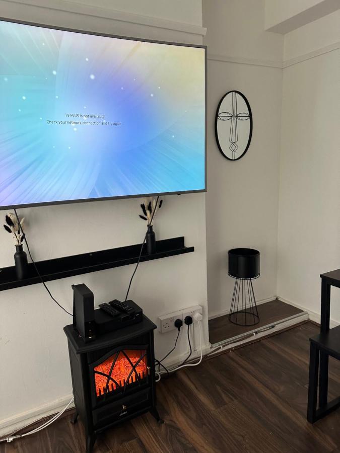 Lovely 2bedroom 4mins From Wimbledon Station Londen