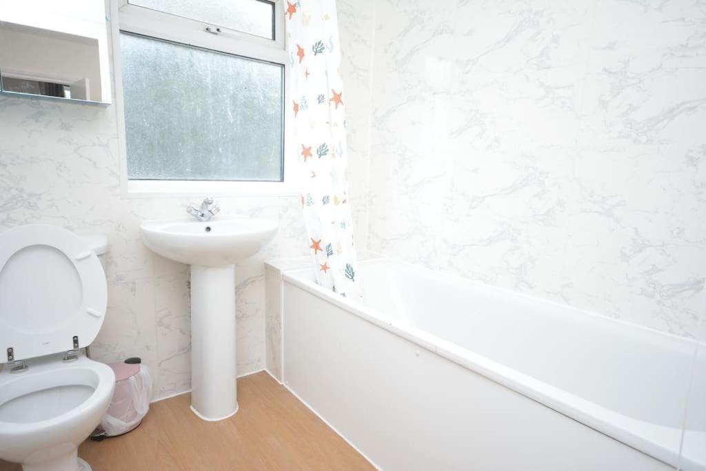 Feriehus 4 Bedroom House In East London