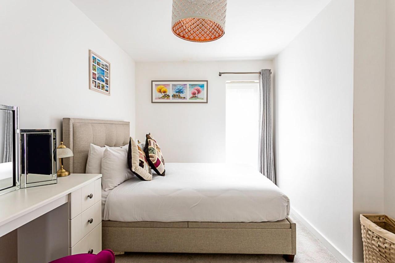Beautiful Open Plan Garden Flat Leilighet London