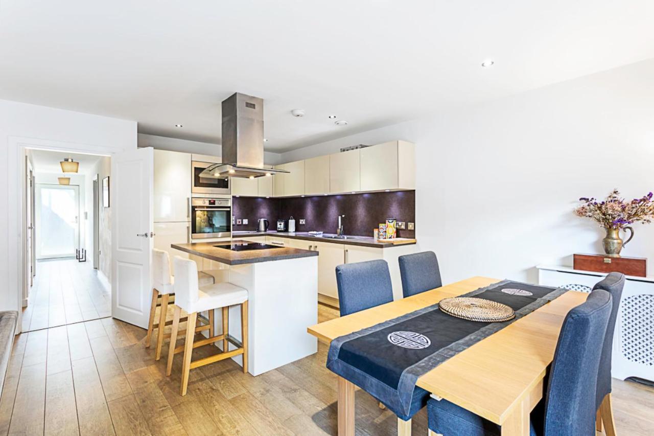 Beautiful Open Plan Garden Flat Leilighet *