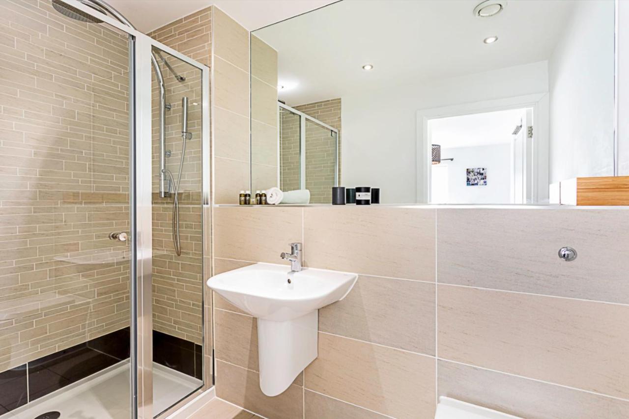 Beautiful Open Plan Garden Flat Leilighet