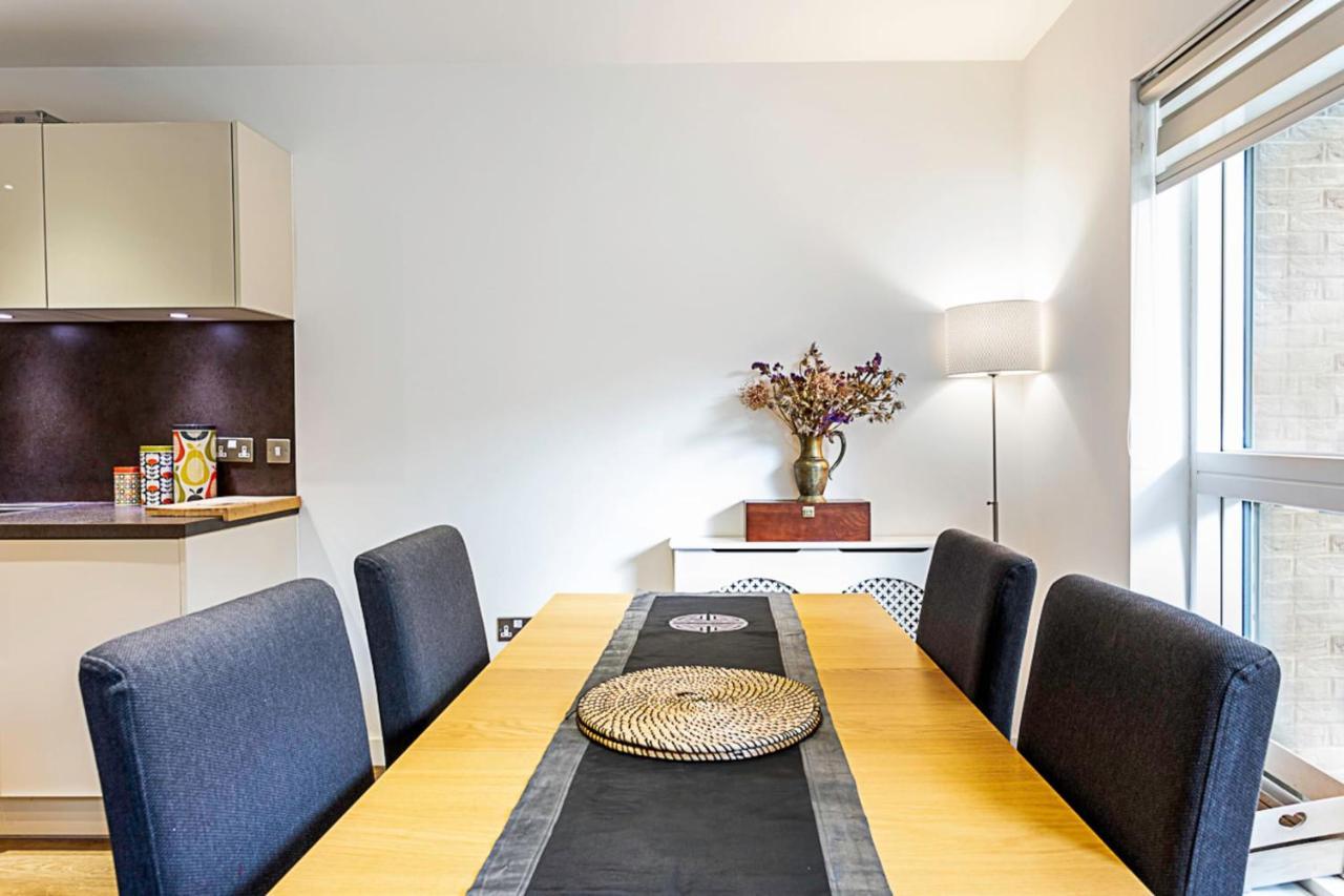 Beautiful Open Plan Garden Flat Leilighet London